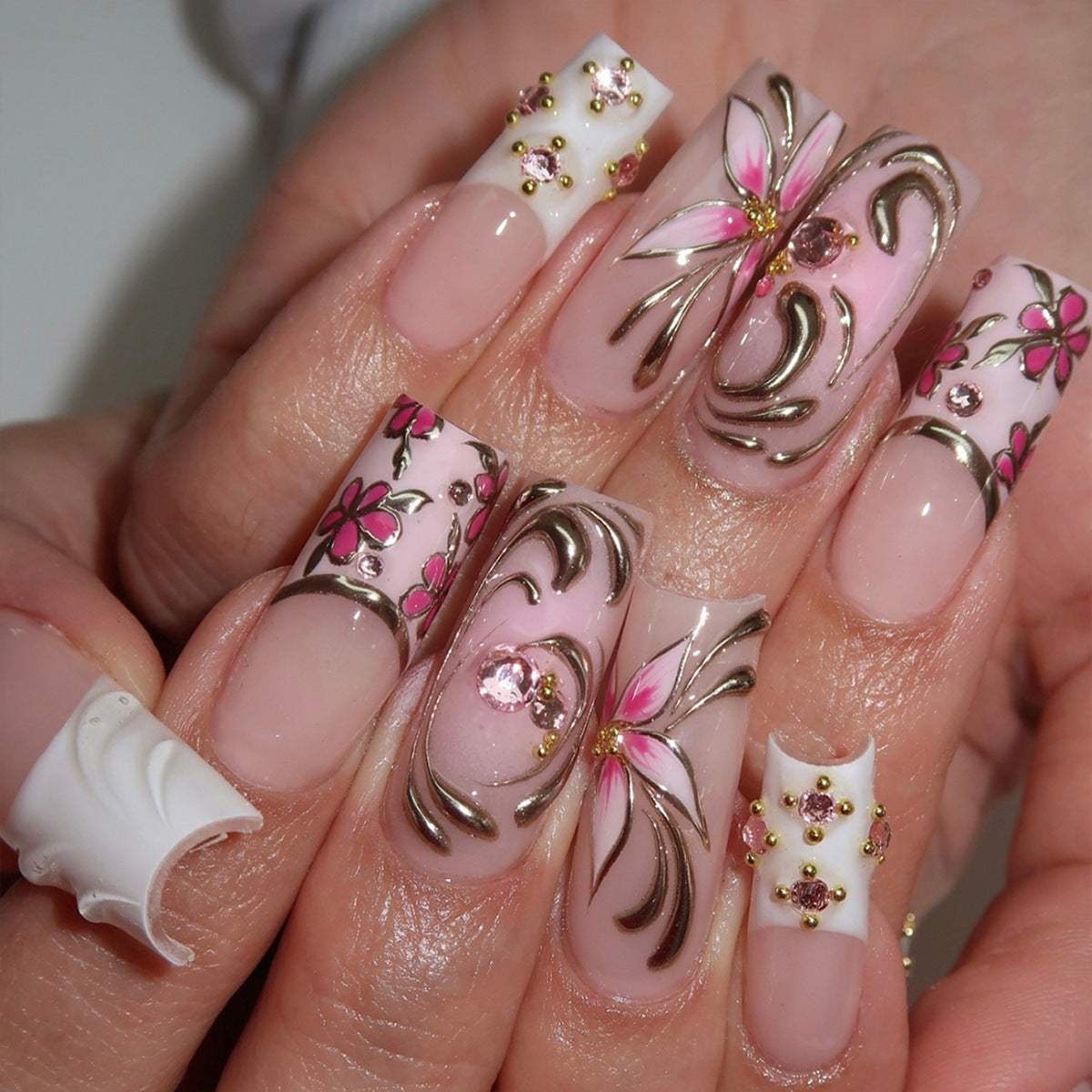 Handmade Pink Cute Press-On Nails, 3D Gold-Accented Raised Design, Sweet Y2K Glam, European & American Style False Nail Tips 💅🎀✨