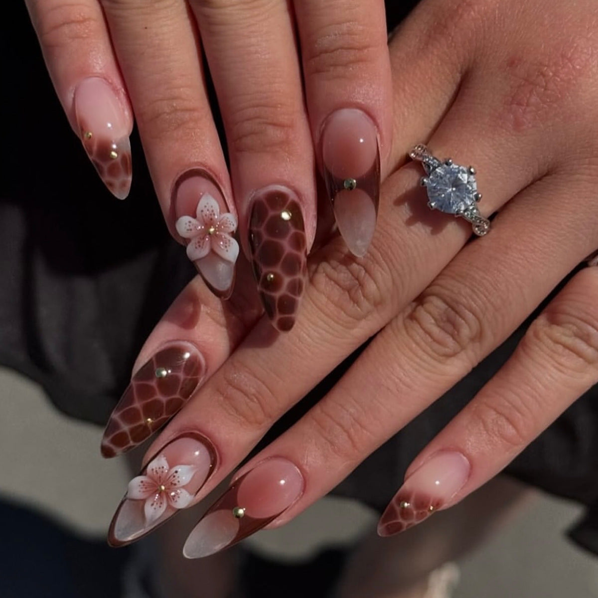 Collection of Handmade 3D Almond Press-On Nails, Spotted Floral Nail Art Tips, Trendy European & American Style Reusable Fake Nails