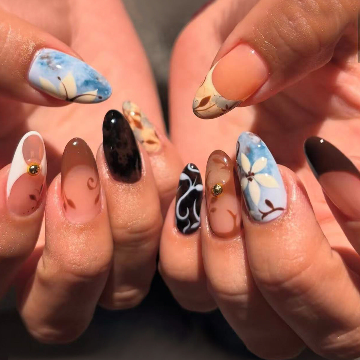 Collection of Handmade 3D Almond Press-On Nails, Spotted Floral Nail Art Tips, Trendy European & American Style Reusable Fake Nails